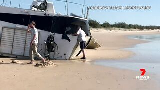 Sailing boat smashes into Rainbow Beach shore | 7NEWS