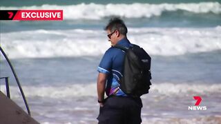 Sailing boat smashes into Rainbow Beach shore | 7NEWS