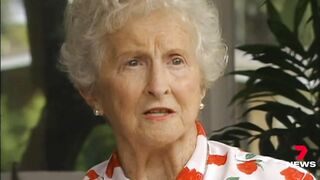 Gold Coast bikini queen Paula Stafford dies at 102 | 7NEWS