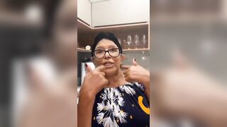 Maria fica com ciúmes de Virgílio vendo mulher no Instagram