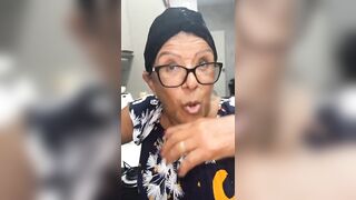 Maria fica com ciúmes de Virgílio vendo mulher no Instagram