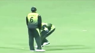 TOP 10 COMEDY AND MOST FUNNY MOMENTS IN CRICKET EVER