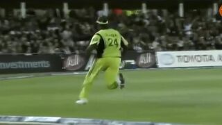 TOP 10 COMEDY AND MOST FUNNY MOMENTS IN CRICKET EVER