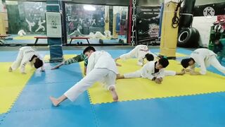 Taekwondo stretching #latihansplittaekwondo#martialart #olympicgame #taekwondostretching#태권도 #テコンドー