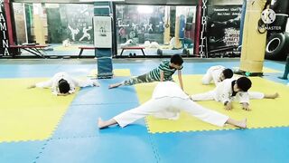 Taekwondo stretching #latihansplittaekwondo#martialart #olympicgame #taekwondostretching#태권도 #テコンドー