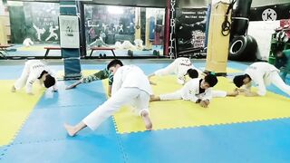 Taekwondo stretching #latihansplittaekwondo#martialart #olympicgame #taekwondostretching#태권도 #テコンドー