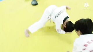 Taekwondo two legs stretching #martialart #olympicgame #latihansplittaekwondo #태권도 #テコンドー #跆拳道