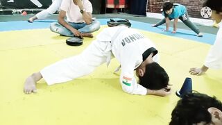 Taekwondo two legs stretching #martialart #olympicgame #latihansplittaekwondo #태권도 #テコンドー #跆拳道