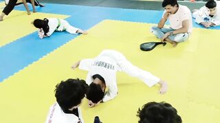 Taekwondo two legs stretching #martialart #olympicgame #latihansplittaekwondo #태권도 #テコンドー #跆拳道