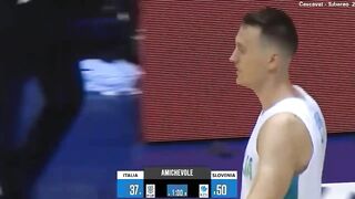 This Luka Doncic pass from today's Slovenia-Italy game ????