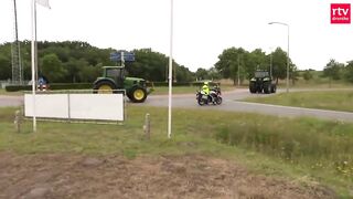 Boeren blokkeren de A28 tijdens boerenprotest | RTV Drenthe