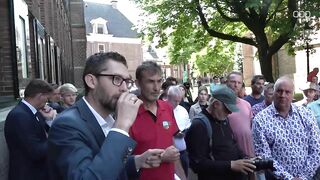 Boeren protesteren bij provinciehuis tegen stikstofbeleid