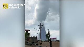 Giant tornado spotted near popular beach in Saskatchewan