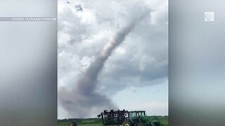 Giant tornado spotted near popular beach in Saskatchewan