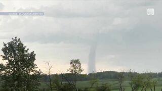 Giant tornado spotted near popular beach in Saskatchewan