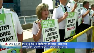 Off-duty Delta pilots picket outside MSP Airport ahead of busy travel weekend