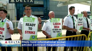 Off-duty Delta pilots picket outside MSP Airport ahead of busy travel weekend