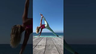 flexible yoga | stretching splits