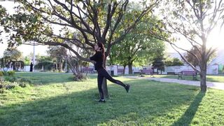 2 min legs stretching - outside workout