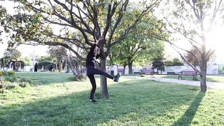 2 min legs stretching - outside workout