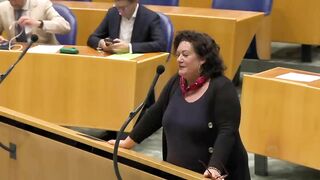 Caroline doorziet trucje van Jesse Klaver en het partijkartel gaat geschrokken in stiekem overleg