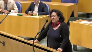 Caroline doorziet trucje van Jesse Klaver en het partijkartel gaat geschrokken in stiekem overleg