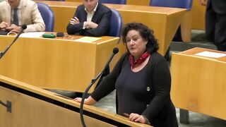 Caroline doorziet trucje van Jesse Klaver en het partijkartel gaat geschrokken in stiekem overleg