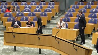 Caroline doorziet trucje van Jesse Klaver en het partijkartel gaat geschrokken in stiekem overleg