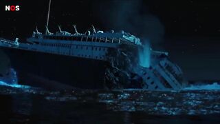Cruiseschip botst tegen ijsberg