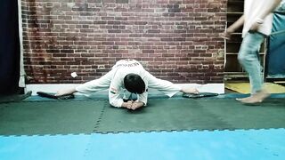 Taekwondo split leg stretching#martialart#latihansplittaekwondo#태권도#テコンドー#跆拳道#taekwondostretching