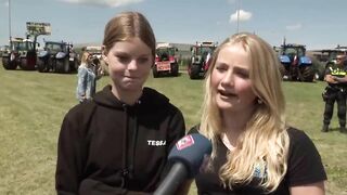 Demonstrerende boeren blokkeren distributiecentrum van supermarktketen Hoogvliet - OMROEP WEST