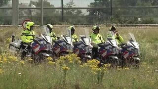 Demonstrerende boeren blokkeren distributiecentrum van supermarktketen Hoogvliet - OMROEP WEST