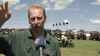 Demonstrerende boeren blokkeren distributiecentrum van supermarktketen Hoogvliet - OMROEP WEST