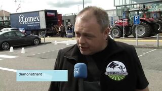 Tientallen boeren bij Groningen Airport Eelde