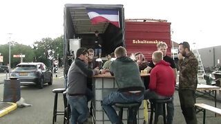 Tientallen boeren bij Groningen Airport Eelde