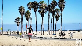 Juggling on a Slackline at Muscle Beach