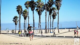 Juggling on a Slackline at Muscle Beach