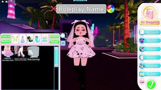 RECREATING ARIANA GRANDE’S ICONIC OUTFITS IN ROYALE HIGH! ROBLOX ROYALE HIGH OUTFIT CHALLENGE