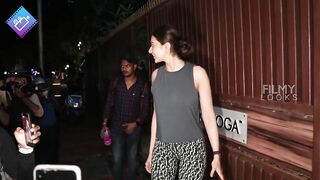 Rakul Preet Singh Spotted At Anshuka Yoga In Bandra | Rakul Preet Singh Latest video | Filmy Looks