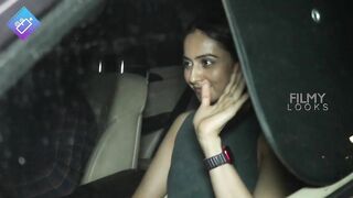 Rakul Preet Singh Spotted At Anshuka Yoga In Bandra | Rakul Preet Singh Latest video | Filmy Looks