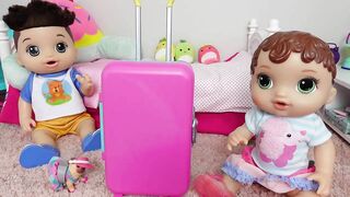 Abby Packing Real Littles Cuties Carries Pet Suitcase and travel bag for vacation