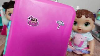 Abby Packing Real Littles Cuties Carries Pet Suitcase and travel bag for vacation