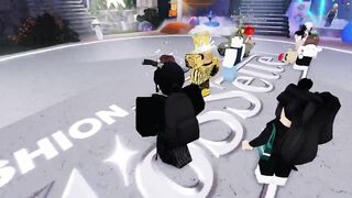 FREE ACCESSORIES! HOW TO GET Klossette x Builder_Boy Purse & Klossette Oversized Sweater! (ROBLOX)