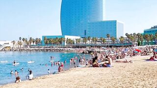 Walking beach Sant Sebastia/ Barcelona beach walk