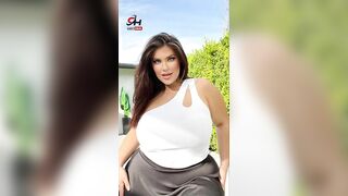 Brooke Barrows Curvy Model Plus Size Wiki | Body Positivity | Instagram Star | Fashion Model Bio