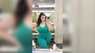 Brooke Barrows Curvy Model Plus Size Wiki | Body Positivity | Instagram Star | Fashion Model Bio