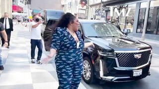 Lizzo and Jamie Foxx Chat It Up with TMZ Celebrity Bus Tour | TMZ