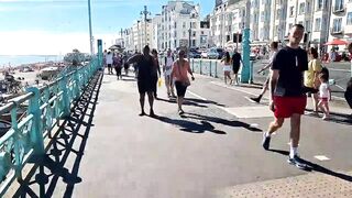 ???? BRIGHTON BEACH WALKING TOUR, BUSY BRIGHTON BEACH, ENGLISH SEASIDE, SUNDAY WALK ON A SUNNY DAY