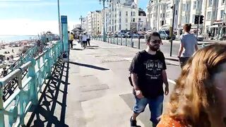 ???? BRIGHTON BEACH WALKING TOUR, BUSY BRIGHTON BEACH, ENGLISH SEASIDE, SUNDAY WALK ON A SUNNY DAY