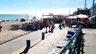 ???? BRIGHTON BEACH WALKING TOUR, BUSY BRIGHTON BEACH, ENGLISH SEASIDE, SUNDAY WALK ON A SUNNY DAY